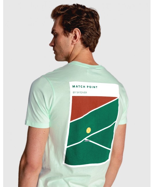 CAMISETA VERDE CON DIBUJO DE PISTA DE TENIS EN ESPALDA